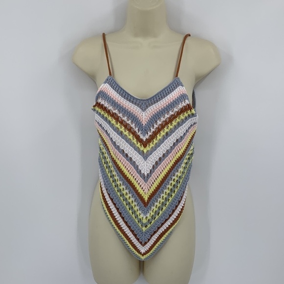525 Fauxchet crochet cropped cami top blouse chevron blue pink knit shirt Small - Picture 2 of 4